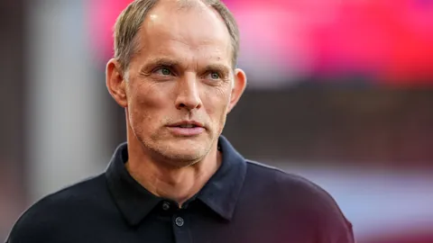 內马尔梅開二度助巴黎3-0完勝曼聯，歐冠小組賽第5輪弗雷德染紅